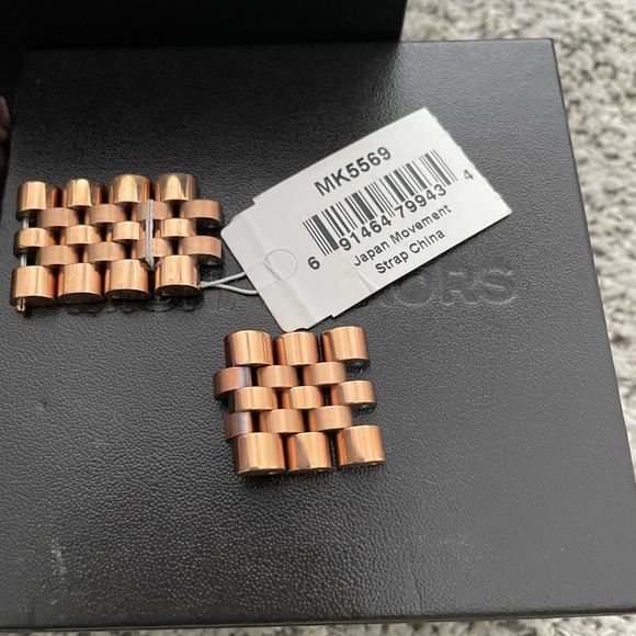 Rose Gold Michael Kors Watch MK5569 - Picture 5 of 7